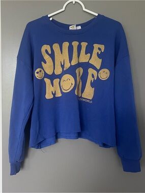 Smiley World Size XL Blue "Smile More" Graphic Cropped Sweatshirt